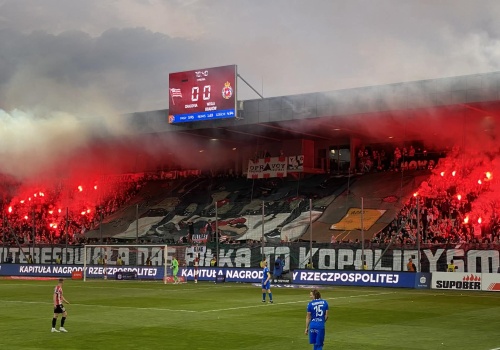 28 lutego – Dzień Kibica Cracovii. Manifestacja na Basztowej, która stała się symbolem „ocalenia Klubu”