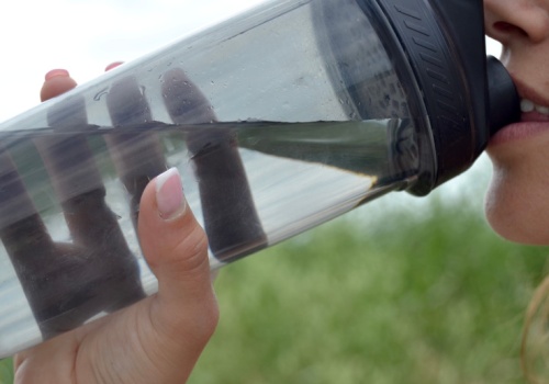 Już nie 8 szklanek dziennie. Nowe wytyczne dotyczące picia wody