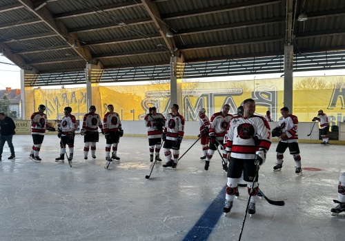 Hokejowe święto w Skarżysku. Piraci triumfują, juniorzy debiutują