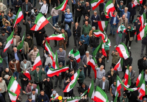 Irańczycy wyszli na ulice po śmierci Alego Chameneia. 
