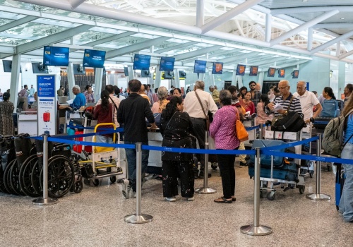 Paraliż lotniczy na Bliskim Wschodzie. Najważniejsze informacje dla podróżnych