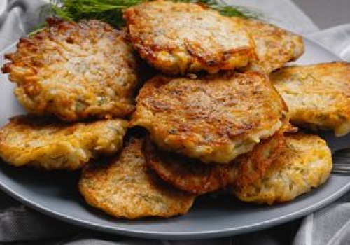 Kotlety mielone robię po chłopsku. Są jeszcze smaczniejsze i  bardziej soczyste niż zwykłe
