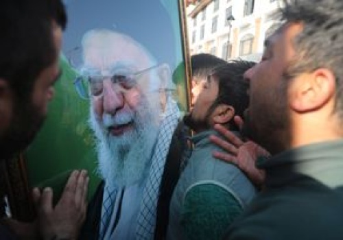 Iran po śmierci Chameneiego. Rozpoczyna się proces przekazania władzy