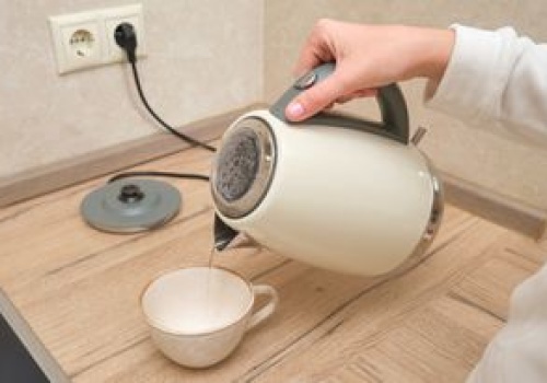 Używasz takiego czajnika? Chemiczka ostrzega