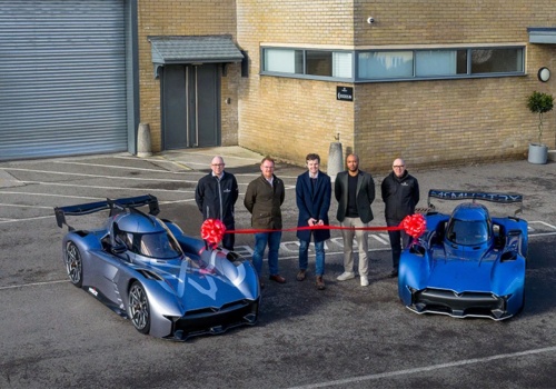 Zaczyna się montaż potwora na prąd. McMurtry Spéirling Pure pojeździ po suficie