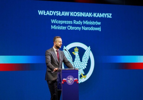 PILNE. Polski szef MON leci na spotkanie z Trumpem! Chodzi o Iran?