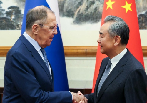 Wang Yi: atak na Iran „nie do przyjęcia” – wzywa do zawieszenia broni i rozmów