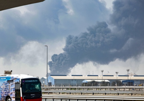 Konflikt w Iranie paraliżuje region. Zamknięte niebo, nieczynne lotniska, odwołane loty