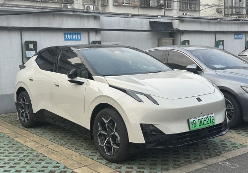 Kosztowna pomyłka inteligentnego auta. Asystent doprowadził do poważnego wypadku