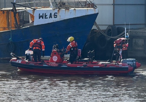 Plama oleju w usteckim porcie. Trwa ustalanie przyczyn wycieku