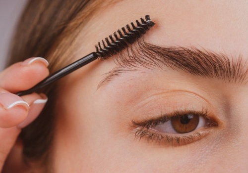 Brwi jak z salonu bez henny. Zyskują naturalne przyciemnienie