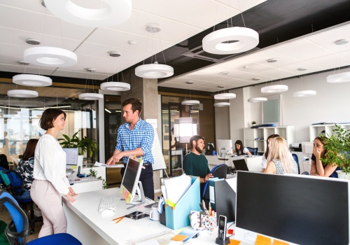 Adultyzm w miejscu pracy? Młodzi skarżą się na dyskryminację