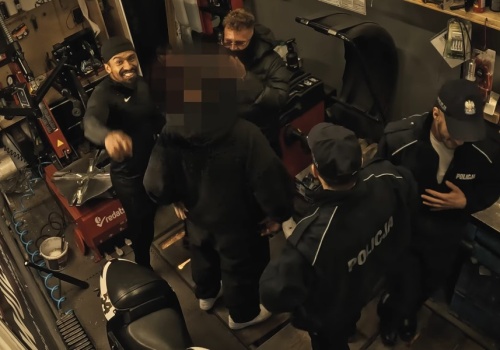 Fan pomógł Josefowi Bratanowi w „porwaniu”