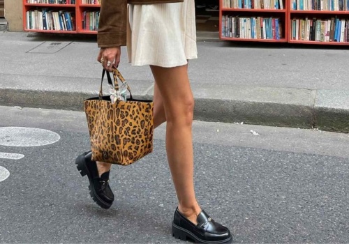 W końcu na wyprzedaży - te lakierowane buciki Clara Barson będą hitem wiosny 2026. A Jenny?