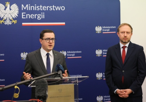 Minister energii Miłosz Motyka: Dostawy ropy i gazu realizowane są bez zakłóceń. Polska posiada zapasy surowców