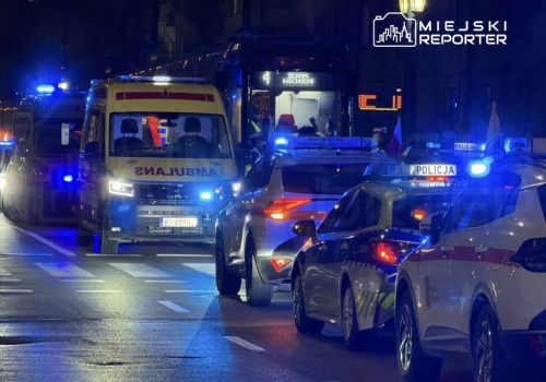Wtargnęła na torowisko zza tramwaju. Kobieta po potrąceniu w stanie krytycznym