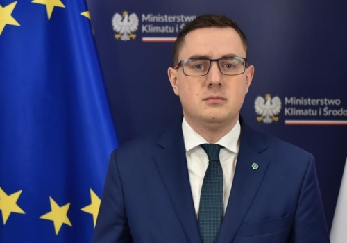 Minister energii Miłosz Motyka: dostawy ropy i gazu realizowane są bez zakłóceń