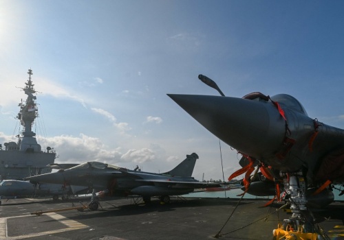 Francuski lotniskowiec przerywa misję na Bałtyku i płynie w stronę Iranu