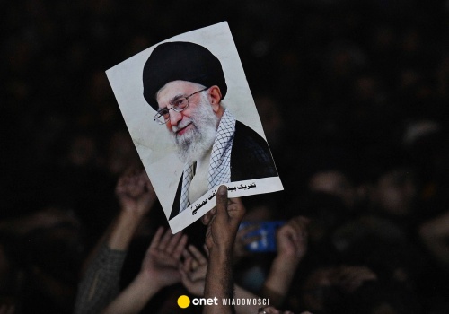Ajatollahowie wzywają do odwetu po śmierci Chameneia. 