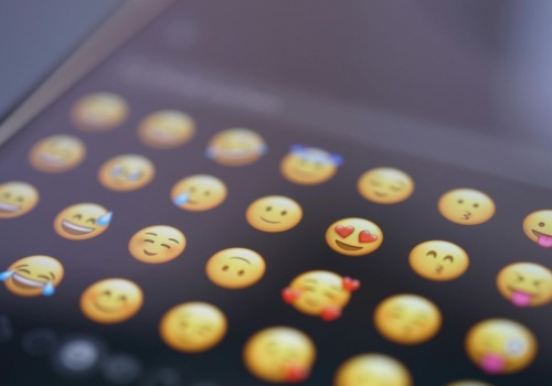 Emotikony w wiadomościach na WhatsAppie. Tych absolutnie nie powinno się używać