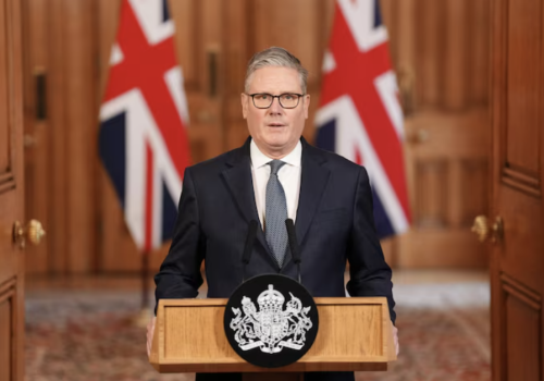 Starmer pozwala Trumpowi korzystać z brytyjskich baz do ataków obronnych na irańskie rakiety