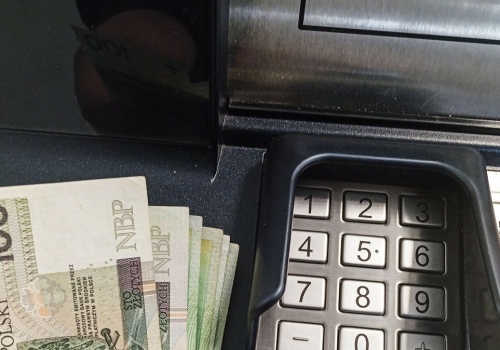 Uważaj, ile wpłacasz na konto. Bank doniesie skarbówce