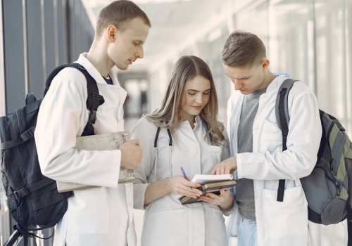 Nabór młodych lekarzy do UEMS – jak dołączyć do sekcji specjalistycznych w Europie?