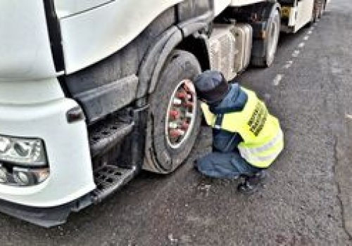 Kontrolowali ciężarówki. Ponad połowa straciła dowody rejestracyjne