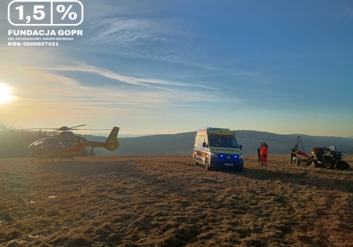 Kobieta spadła z 20 metrów. Korzeń przebił jej pachwinę