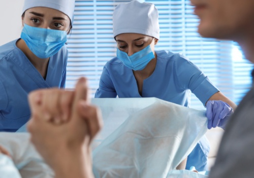 Tyle zarabia polska położna w Arabii Saudyjskiej. Kwota zwala z nóg