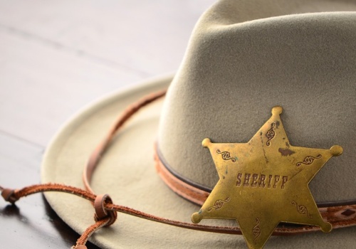 Oskarżony o morderstwo kandyduje na szeryfa. 