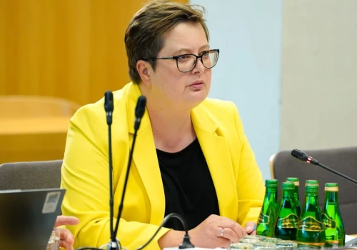 Nagły zwrot ws. głośnego zakazu. Wiceszefowa MEN: Trzeba ustalić zasady