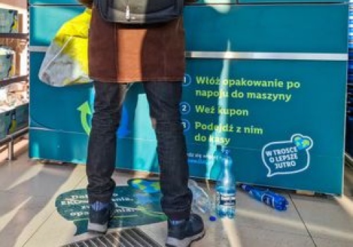 Tak wyłudzają pieniądze z systemu kaucyjnego. 