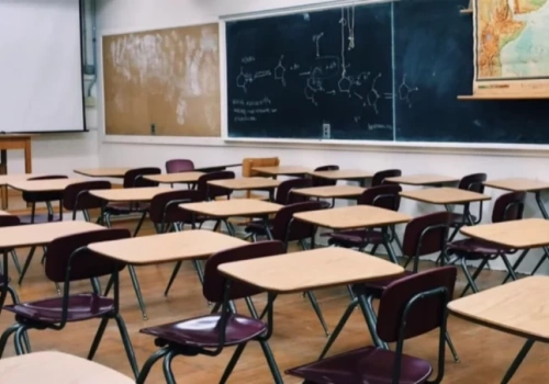 Przekręt z miejskimi dotacjami dla szkół. Prezes spółki usłyszał ponad 650 zarzutów