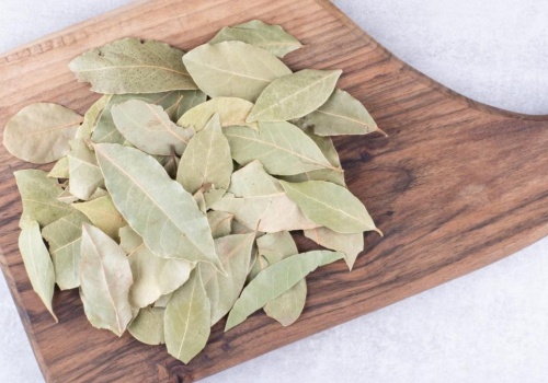 Te liście są obecne w każdej kuchni. Połóż je na kaloryferze i zobacz jak dzieje się magia