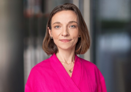 „Powinniście pracować szybciej i taniej”. Prawnicy pod presją klientów. Ekspertka mówi o tym, jak może skończyć się korzystanie z AI w sądzie