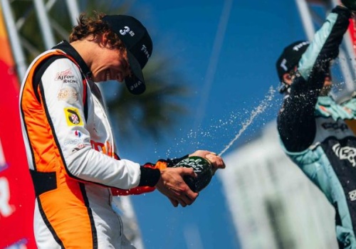 Polski talent podbija Amerykę. 20-letni Tymek Kucharczyk na podium w debiucie Indy NXT