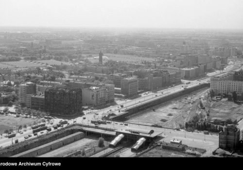 Warszawa w latach 70. i 80. Próżno szukać Złotych Tarasów i Złotej 44