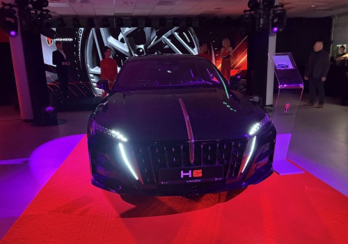 Nowy gracz w klasie premium. Chińska limuzyna Hongqi H6 kusi wyposażeniem i rzuca wyzwanie europejskiej konkurencji