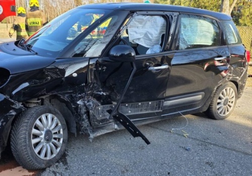 Potrącona 12-latka na rowerze i zderzenie dwóch osobówek. Do tego pożar w domu jednorodzinnym