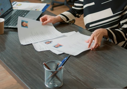 Wysyłają setki CV i liczą, że w końcu się uda. To błąd. Liczy się pierwszych kilkanaście sekund