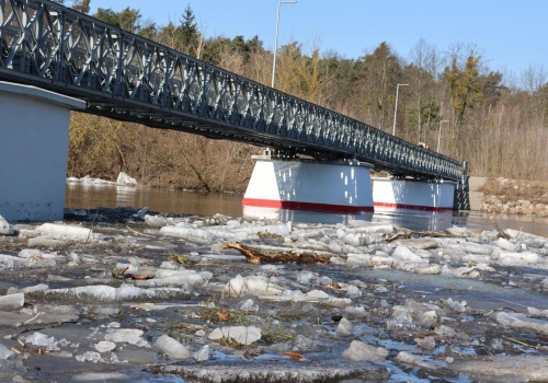 Zatory lodowe na Wkrze. Służby w gotowości