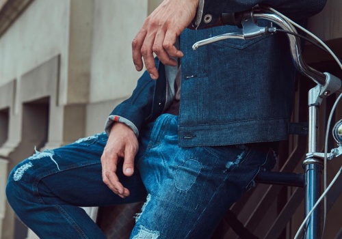 Jak tworzyć męskie stylizacje jeansowe?