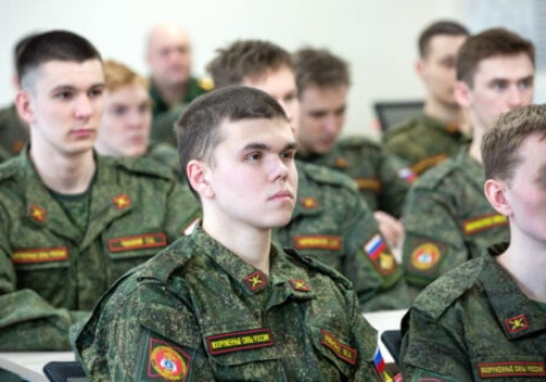 Kremloza dobrała się do uczelni wyższych. Putin wśród studentów zaczął szukał mięsa armatniego