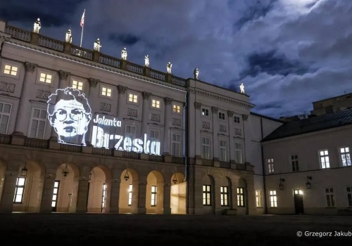 15. rocznica śmierci Jolanty Brzeskiej. Specjalna iluminacja na Pałacu Prezydenckim. 