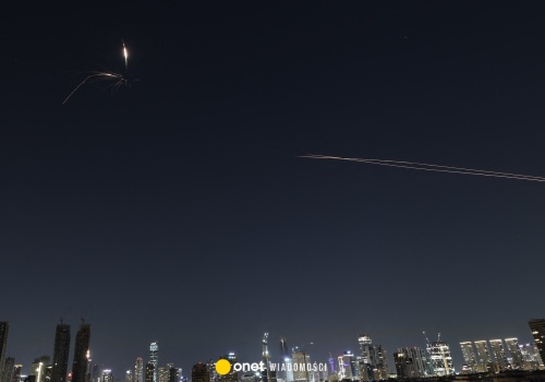 Irańskie rakiety nad ZEA i Izraelem. W kolejnych krajach rozbrzmiewają alarmy