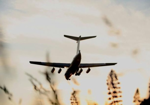 Zamknięta przestrzeń powietrzna i odwołane loty z Bliskiego Wschodu. Jakie prawa ma pasażer?