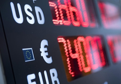 Dolar zyskuje na sile w obliczu wojny na Bliskim Wschodzie. Euro i jen pod wpływem cen energii