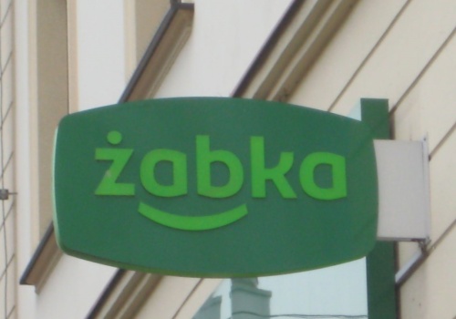 Mapa „użabkowienia” Polski. Czasem po hot doga z Żabki trzeba jechać nawet 27 km