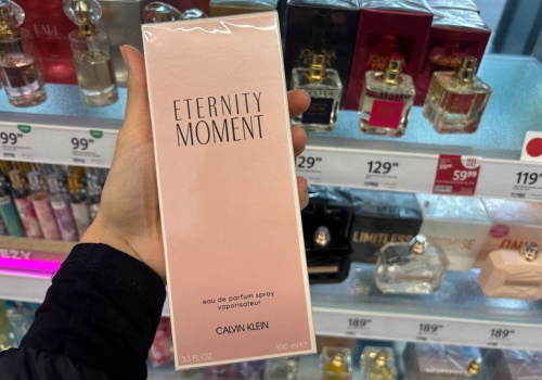 Perfumy Calvin Klein na wyprzedaży - to za nimi odwracają się na ulicy. Taniej też Armani